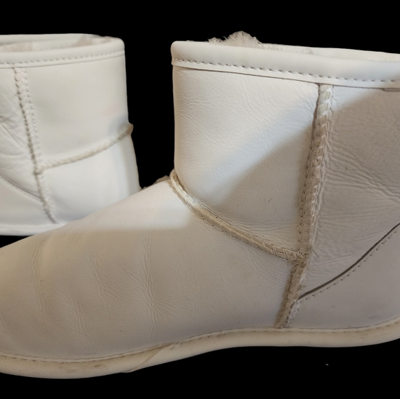 Authentic Uggs - Picture 2 of 8